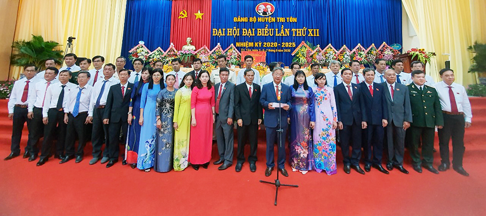 Đồng chí Cao Quang Liêm tái đắc cử Bí thư Huyện ủy Tri Tôn nhiệm kỳ 2020-2025