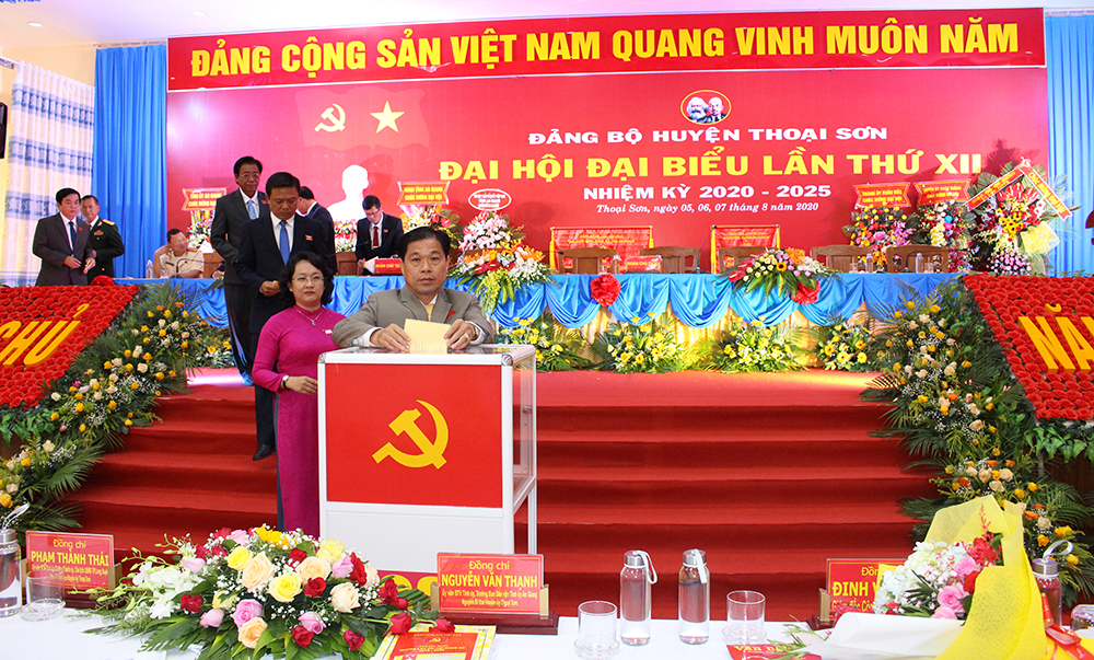 Đại hội đại biểu Đảng bộ huyện Thoại Sơn lần thứ XII (nhiệm kỳ 2020-2025) thành công tốt đẹp