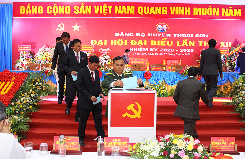 Đại hội đại biểu Đảng bộ huyện Thoại Sơn lần thứ XII (nhiệm kỳ 2020-2025) thành công tốt đẹp