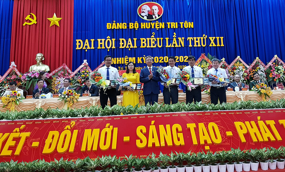 Đồng chí Cao Quang Liêm tái đắc cử Bí thư Huyện ủy Tri Tôn nhiệm kỳ 2020-2025