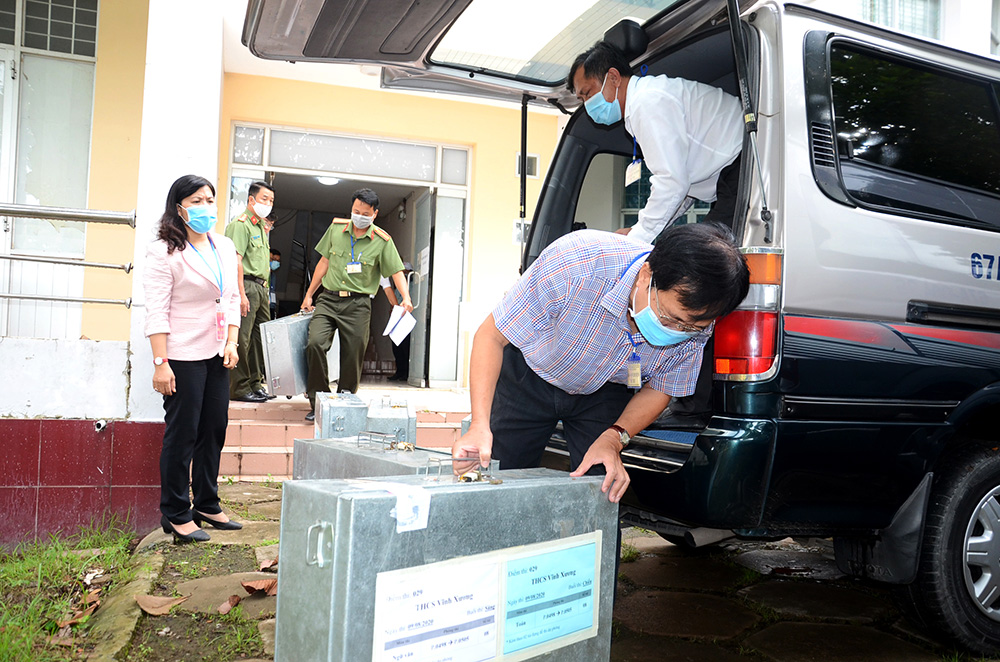 An Giang: Bàn giao đề thi tốt nghiệp THPT
