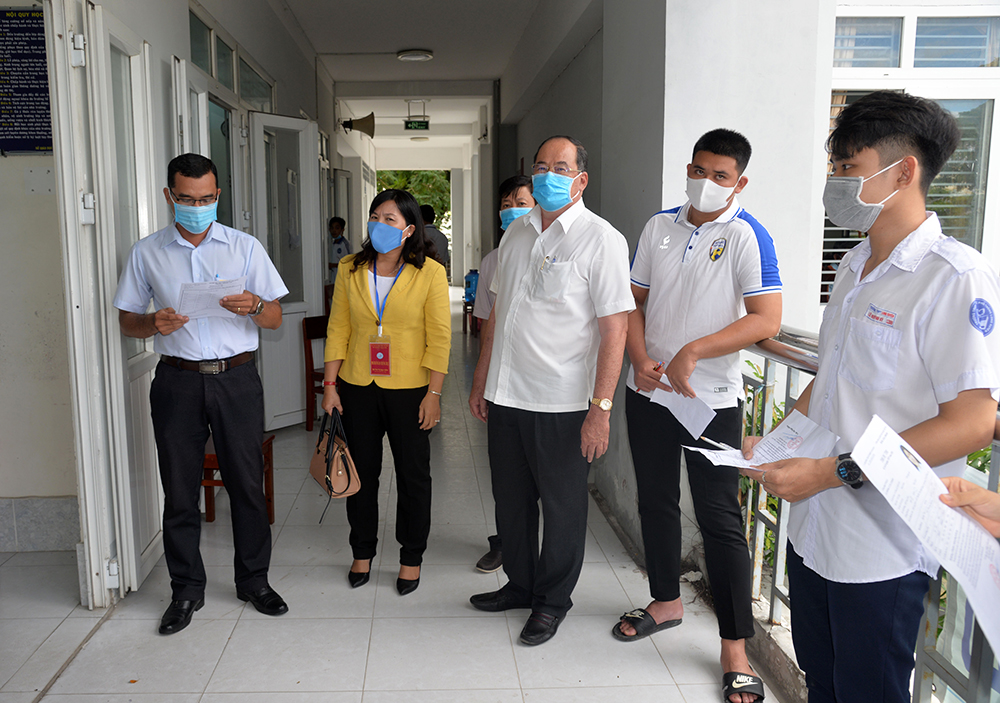 Chủ tịch UBND tỉnh An Giang Nguyễn Thanh Bình kiểm tra công tác tổ chức thi tốt nghiệp THPT năm 2020