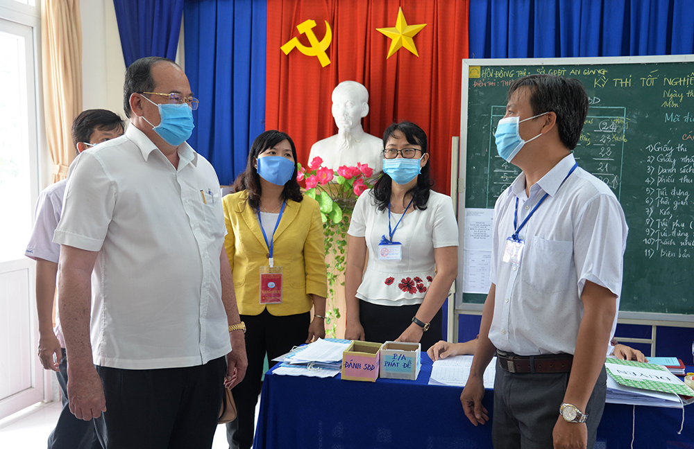 Chủ tịch UBND tỉnh An Giang Nguyễn Thanh Bình kiểm tra công tác tổ chức thi tốt nghiệp THPT năm 2020