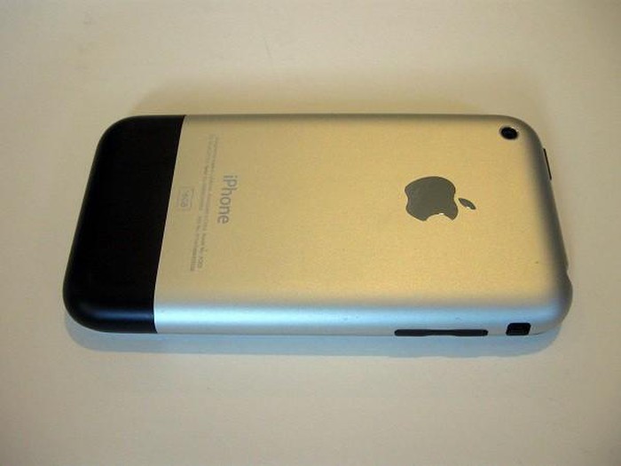 Bất ngờ xuất hiện nguyên mẫu iPhone đời đầu chưa từng công bố