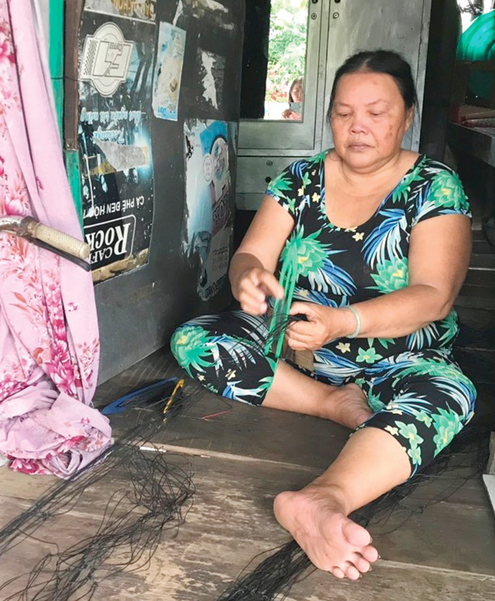 Người phụ nữ bán ve chai đau bệnh, rất cần tương trợ