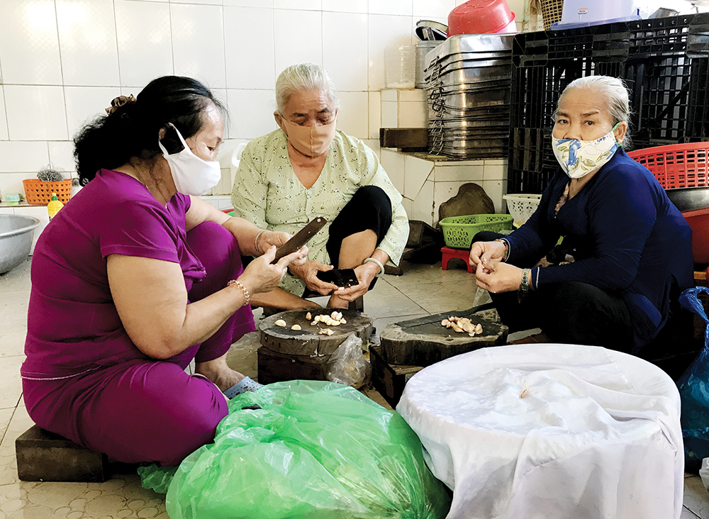 Ấm lòng bếp ăn của bệnh nhân nghèo