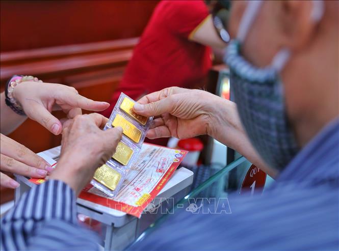Giá vàng 'mất' gần 2 triệu đồng/lượng so với đầu giờ sáng