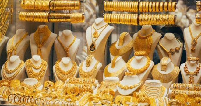Giá vàng hôm nay 12-8: Lao dốc khủng khiếp, nhà đầu tư ôm trái đắng
