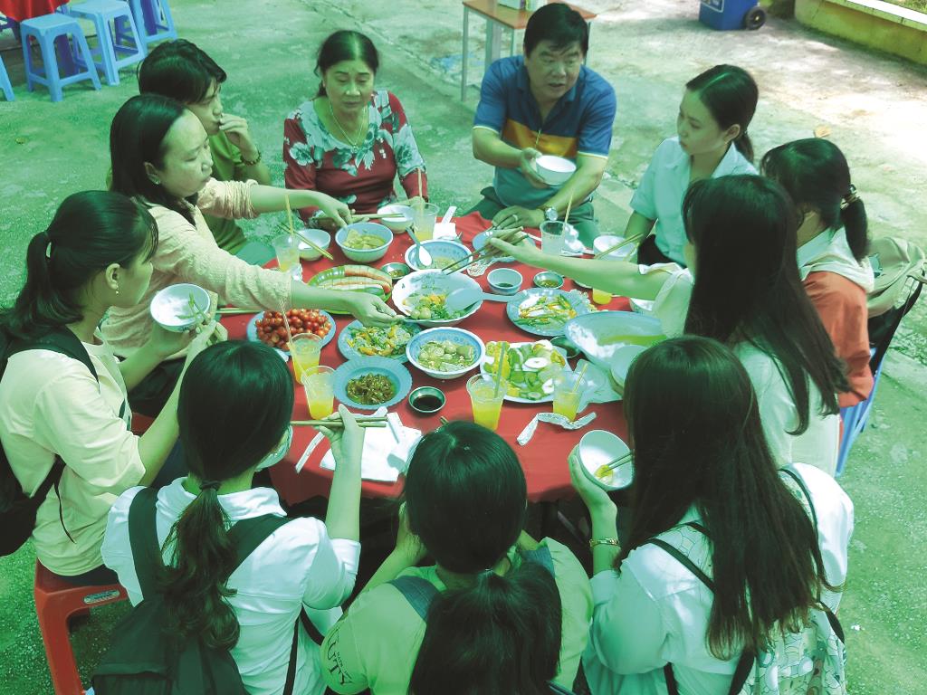Mùa thi qua những tấm lòng thiện nguyện