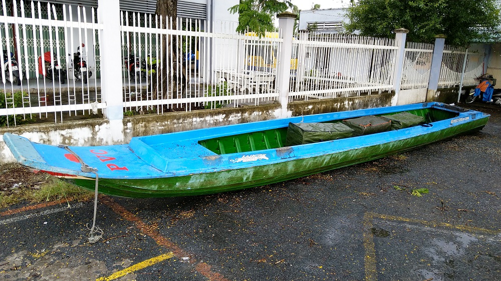 2 đối tượng buôn lậu nhảy xuống sông, bỏ lại hơn 23.000 bao thuốc lá ngoại