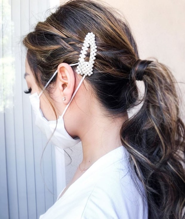 Bí quyết đeo khẩu trang để vừa không đau tai vừa xinh đẹp thần thái