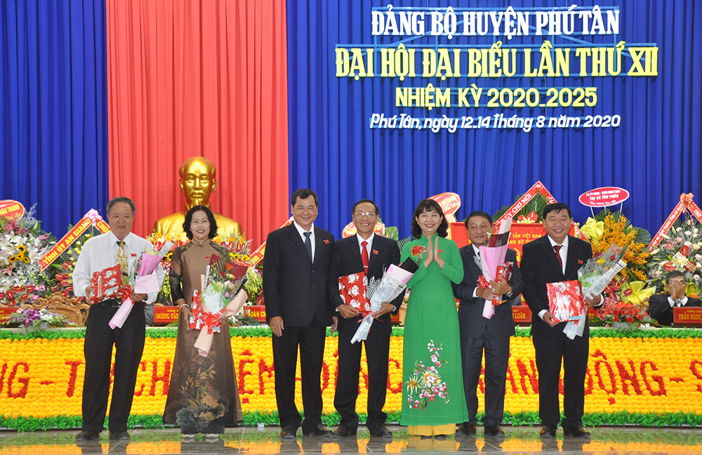 Đại hội đại biểu Đảng bộ huyện Phú Tân lần thứ XII (nhiệm kỳ 2020-2025) diễn ra thành công tốt đẹp