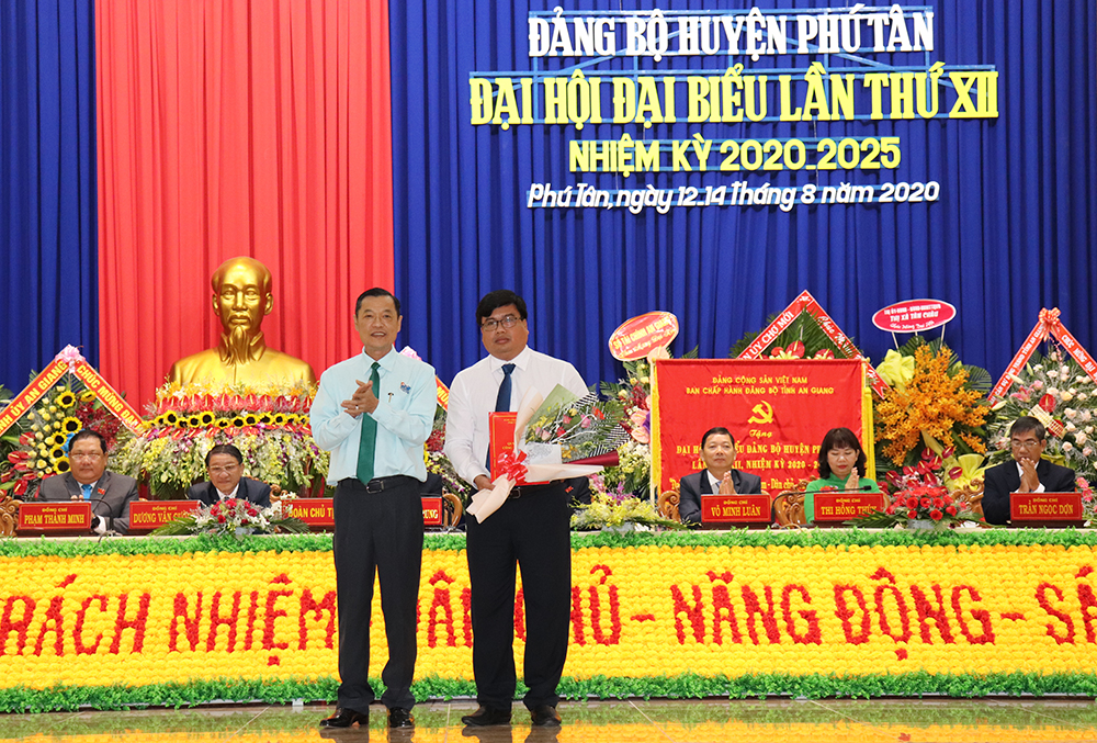 Đại hội đại biểu Đảng bộ huyện Phú Tân lần thứ XII (nhiệm kỳ 2020-2025) diễn ra thành công tốt đẹp