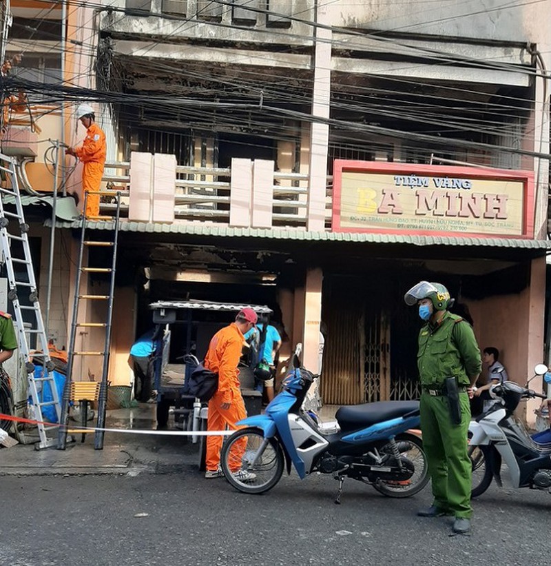 Sóc Trăng: Cháy tiệm vàng, nhiều người chạy thoát bằng cửa sau