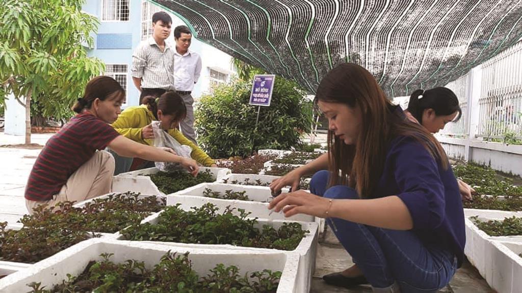 Phụ nữ với nhiều mô hình thiết thực, hiệu quả