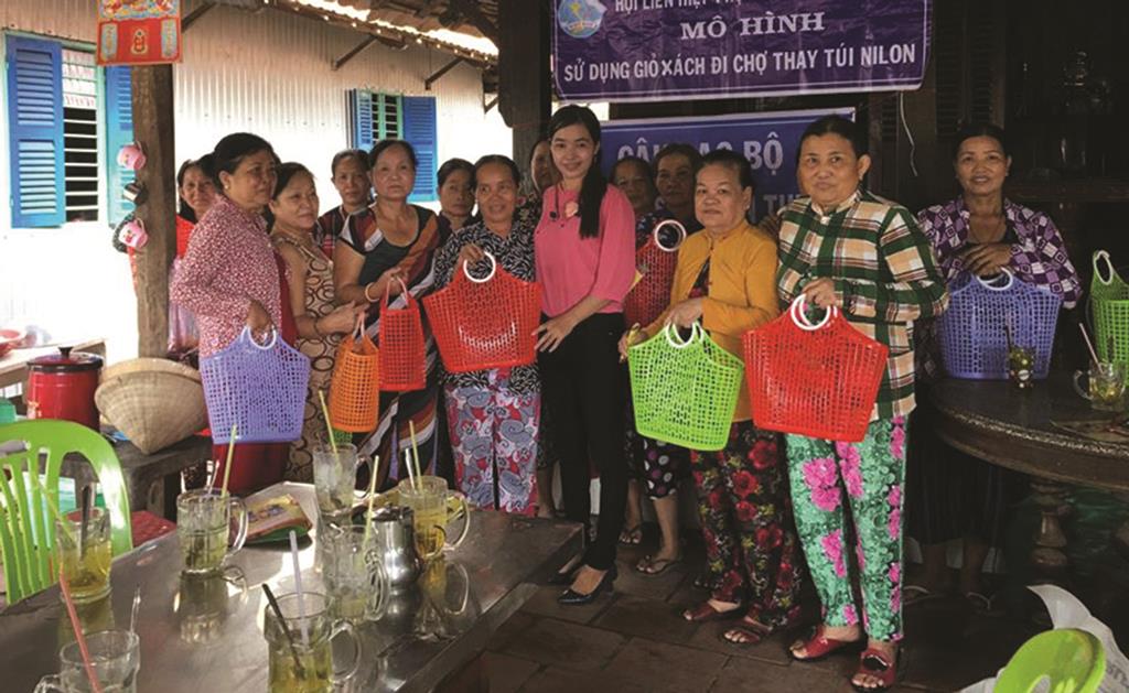 Phụ nữ với nhiều mô hình thiết thực, hiệu quả