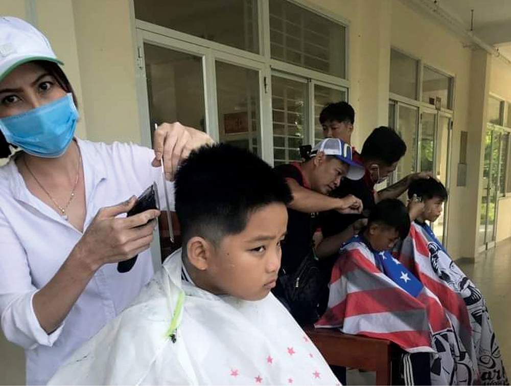 Háo hức mang niềm vui cho mọi người