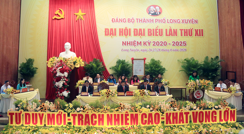 “Tìm ra những hướng đi mới, động lực mới cho sự phát triển toàn diện của TP. Long Xuyên”