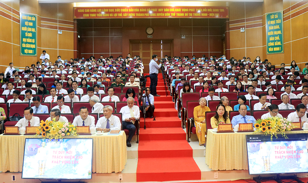 “Tìm ra những hướng đi mới, động lực mới cho sự phát triển toàn diện của TP. Long Xuyên”