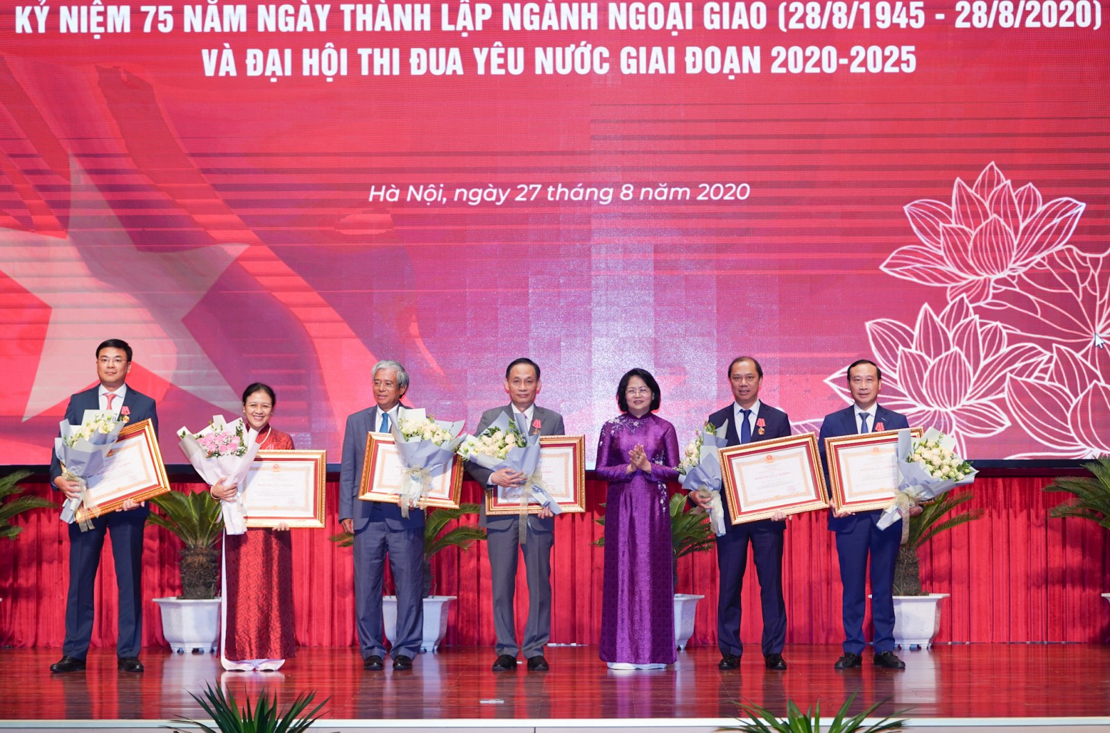 Thủ tướng nhấn mạnh ‘5 nhiệm vụ’, ‘3 thi đua’ để ‘tiếng chiêng’ ngoại giao Việt Nam mạnh mẽ, vang xa