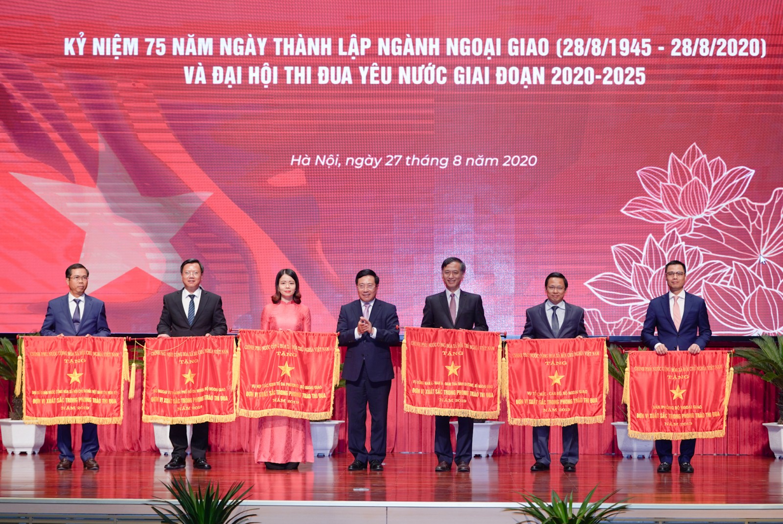 Thủ tướng nhấn mạnh ‘5 nhiệm vụ’, ‘3 thi đua’ để ‘tiếng chiêng’ ngoại giao Việt Nam mạnh mẽ, vang xa