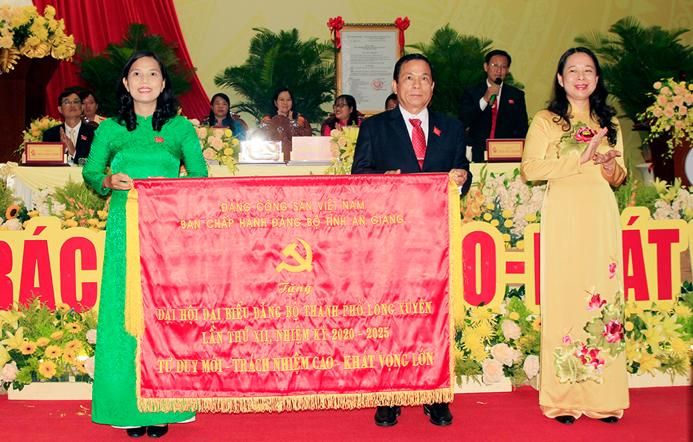 “Tìm ra những hướng đi mới, động lực mới cho sự phát triển toàn diện của TP. Long Xuyên”