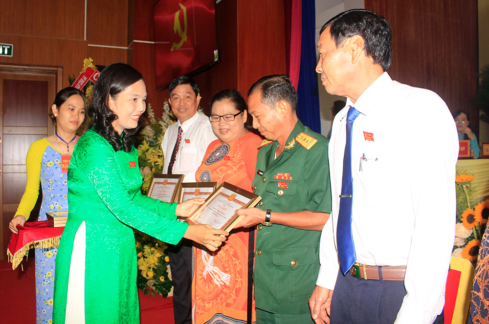 “Tìm ra những hướng đi mới, động lực mới cho sự phát triển toàn diện của TP. Long Xuyên”