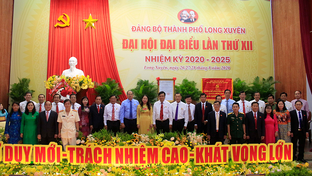 “Tìm ra những hướng đi mới, động lực mới cho sự phát triển toàn diện của TP. Long Xuyên”