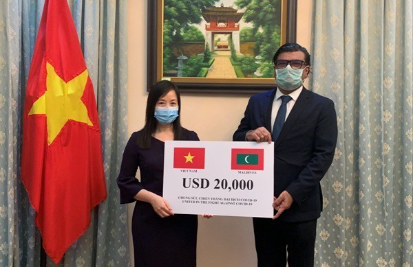 Việt Nam trao quà hỗ trợ Chính phủ và nhân dân Maldives chống dịch COVID-19