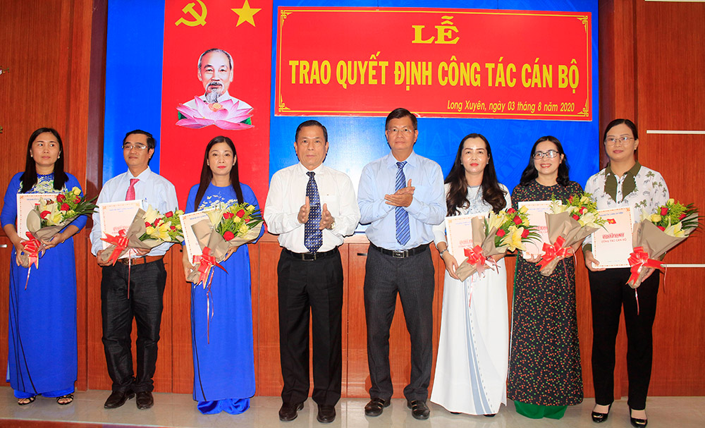 Kinh nghiệm công tác cán bộ ở Long Xuyên