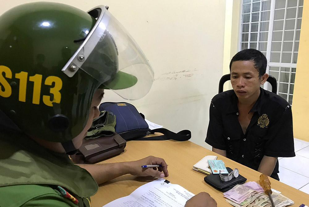 An Giang: Cảnh sát 113 bắt 2 đối tượng nghi vấn trộm cắp tài sản