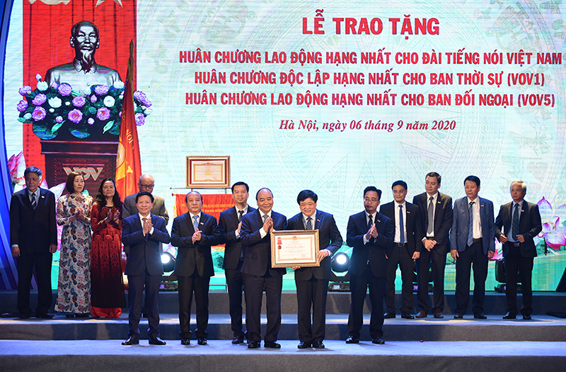 Thủ tướng Nguyễn Xuân Phúc dự Lễ kỷ niệm 75 năm thành lập Đài Tiếng nói Việt Nam