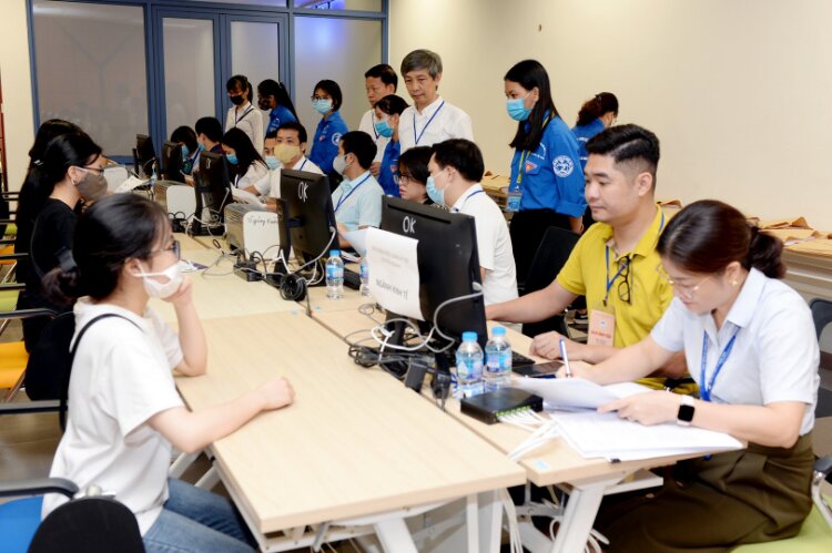 Các trường đại học tiếp tục công bố điểm chuẩn dự kiến và điểm sàn