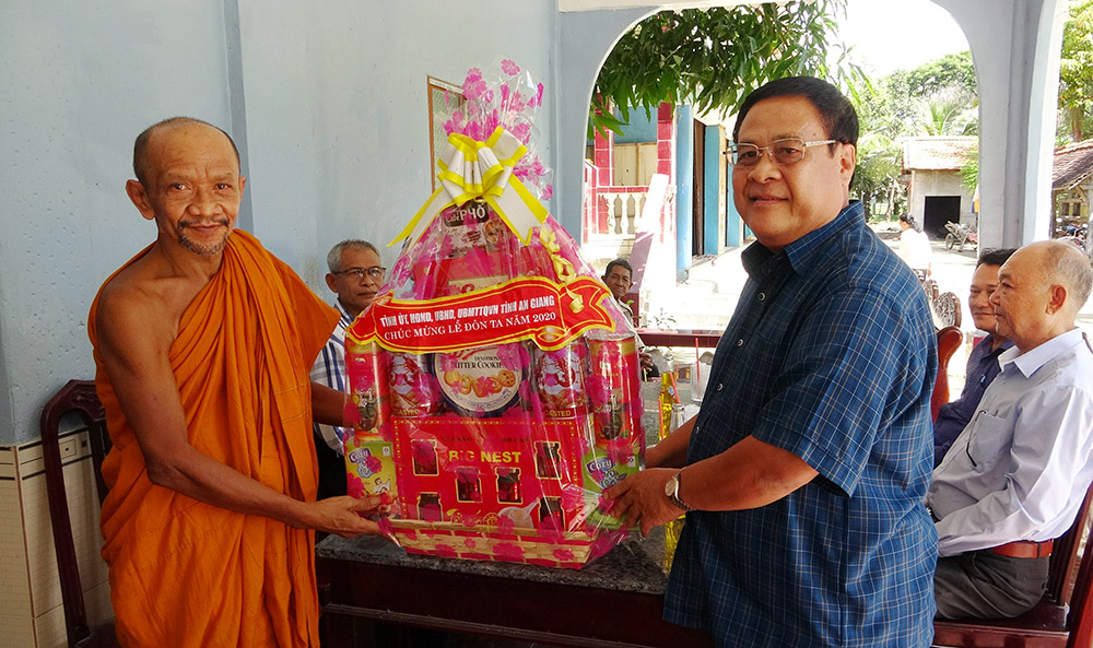 Ban Dân vận Tỉnh ủy An Giang chúc mừng lễ Dolta