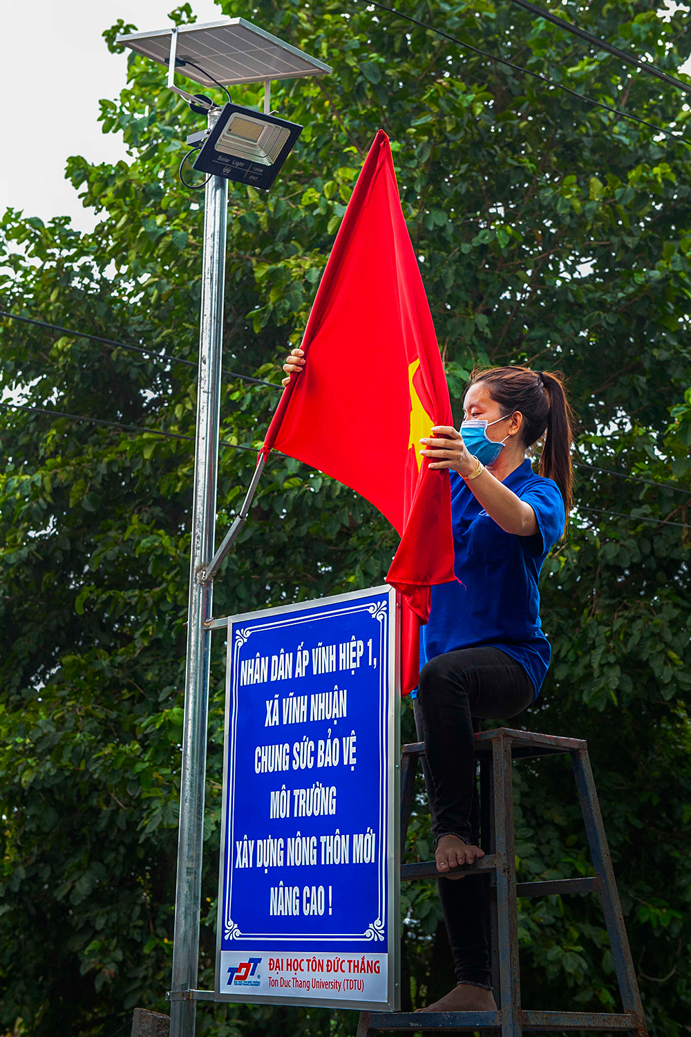 Công trình đèn đường năng lượng mặt trời “3 trong 1” tại xã nông thôn mới