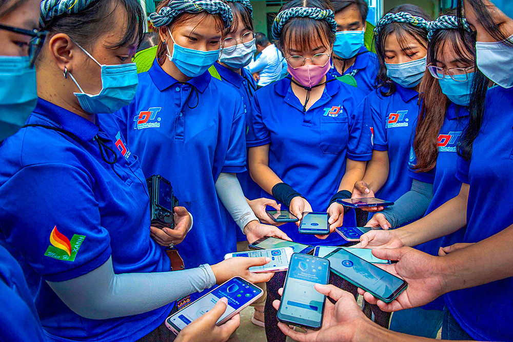 Công trình đèn đường năng lượng mặt trời “3 trong 1” tại xã nông thôn mới