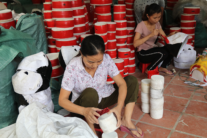 Làng nghề sản xuất đồ chơi trung thu ảm đạm vì dịch COVID-19