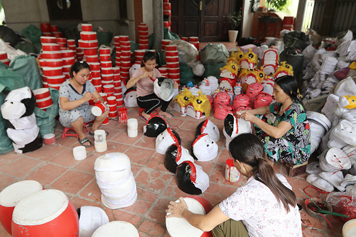 Làng nghề sản xuất đồ chơi trung thu ảm đạm vì dịch COVID-19