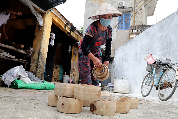 Làng nghề sản xuất đồ chơi trung thu ảm đạm vì dịch COVID-19