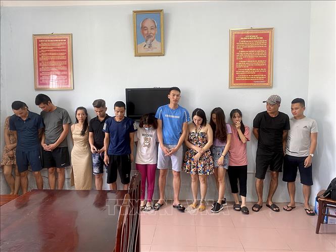 Tạm giữ hình sự 'Dũng trọc' cùng 19 đối tượng tổ chức, sử dụng trái phép chất ma túy