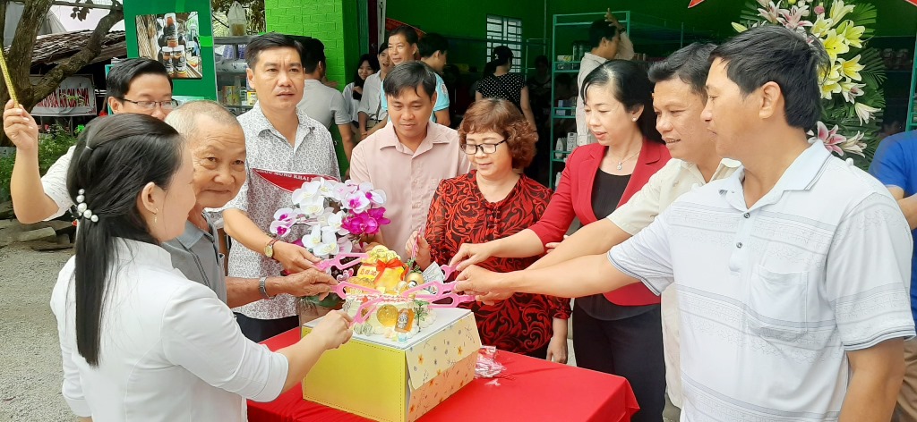 Khai trương điểm giới thiệu và bán sản phẩm OCOP đầu tiên trên địa bàn tỉnh An Giang