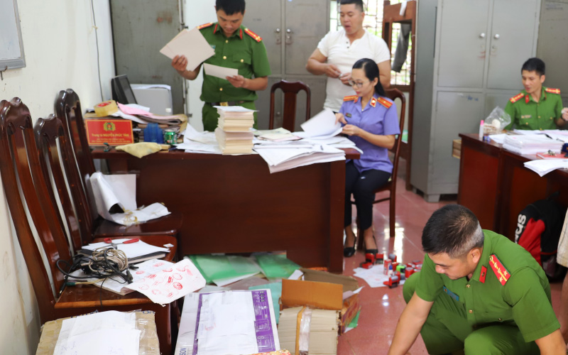 Khởi tố đối tượng làm giả giấy tờ của cơ quan, tổ chức
