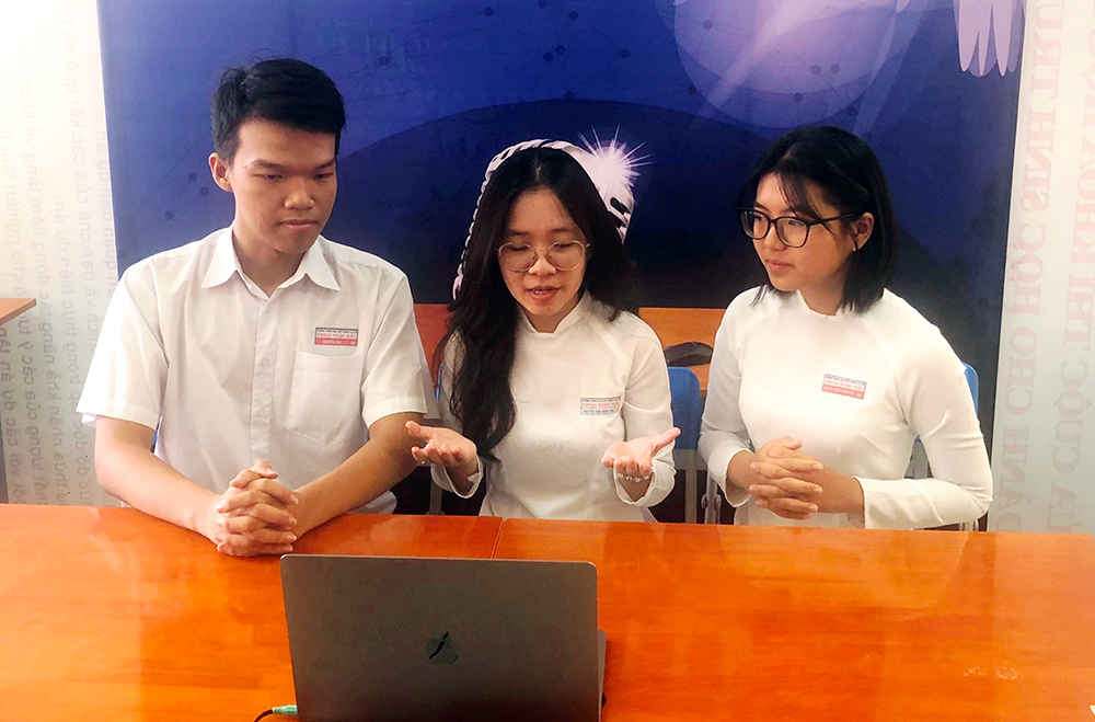 Cuộc thi hùng biện Tiếng Anh Speak to lead
