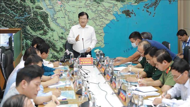 Phó Thủ tướng Trịnh Đình Dũng: Ứng phó bão số 5 theo phương châm 4 tại chỗ