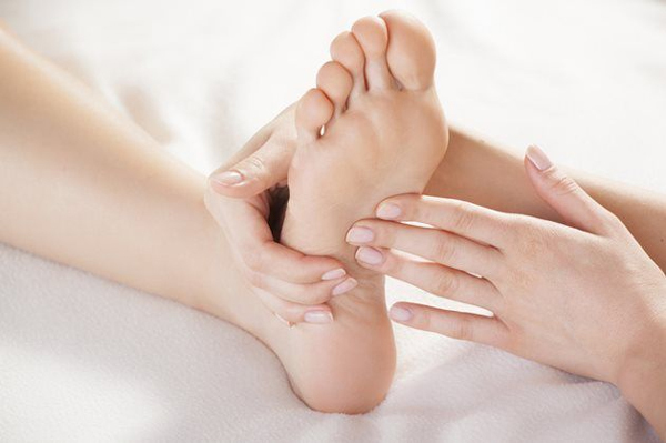 Những biến đổi trên tay, chân cảnh báo bệnh ung thư gan