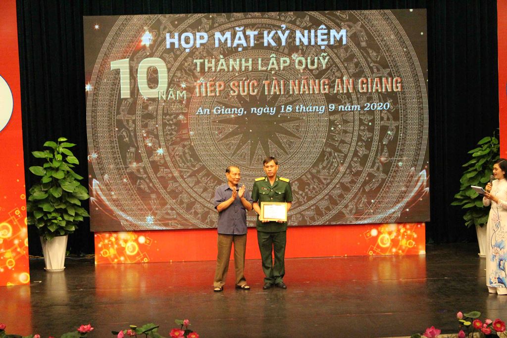 Kỷ niệm 10 năm thành lập Quỹ Tiếp sức tài năng An Giang