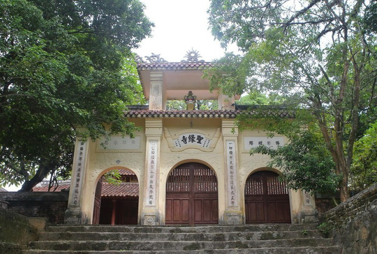 Du ngoạn Nam Bắc Hải Vân quan