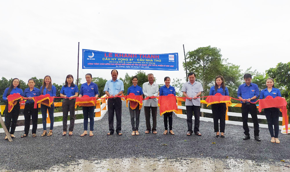 Khánh thành 3 cây cầu Hy vọng ở Chợ Mới và Thoại Sơn