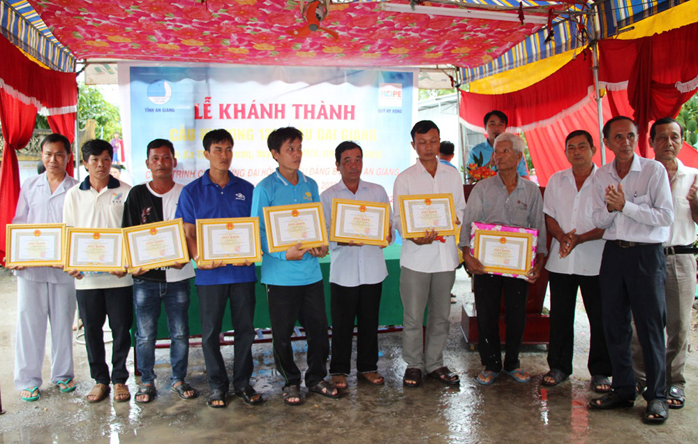 Khánh thành 3 cây cầu Hy vọng ở Chợ Mới và Thoại Sơn