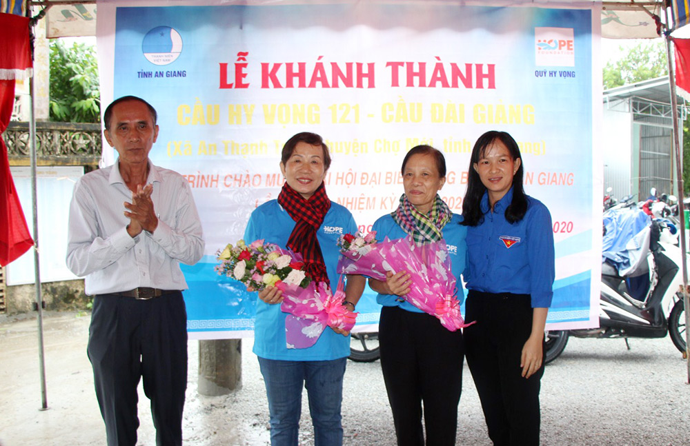Khánh thành 3 cây cầu Hy vọng ở Chợ Mới và Thoại Sơn